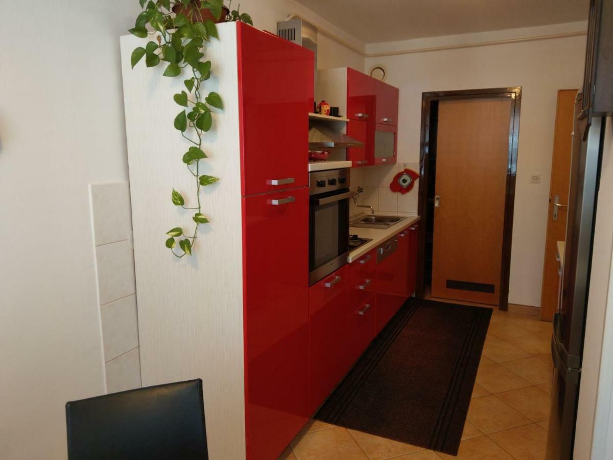 Apartment Koruna 1 Pula Bagian luar foto